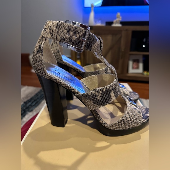 Michael Kors Snake Print Sandal Heels - size 8.5 - Picture 4 of 5